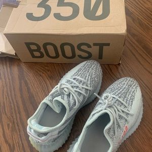 YEEZY 350 BOOST